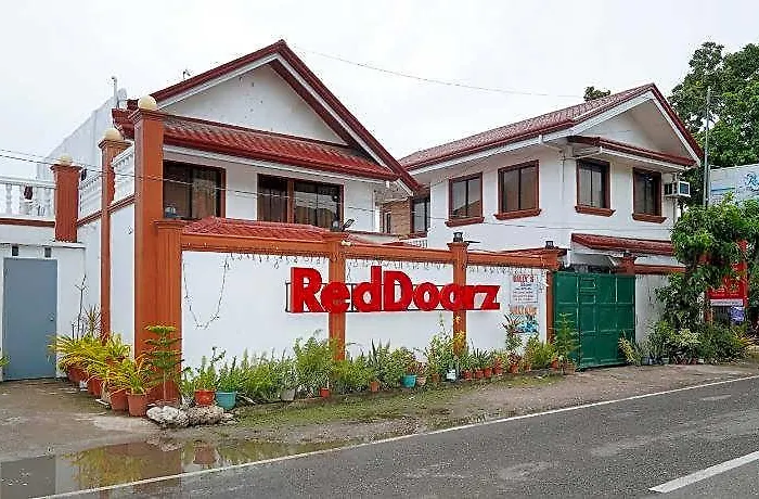 Hotel Reddoorz @ Billys 2*